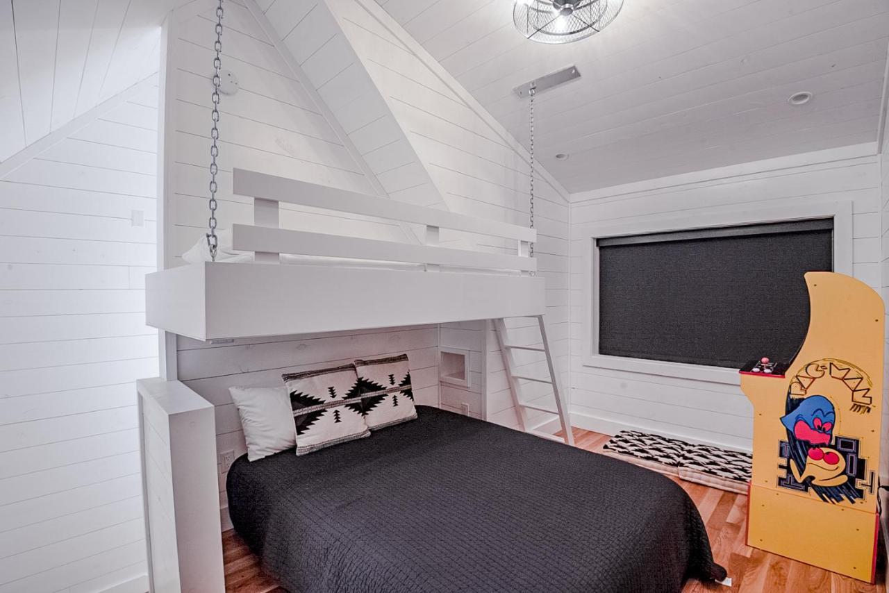 "The Barndo" 4Br Luxury Cabin, Hot Tub, Fire Pit, Bunks, Arcades, Playhouse! Брокен-Боу Экстерьер фото