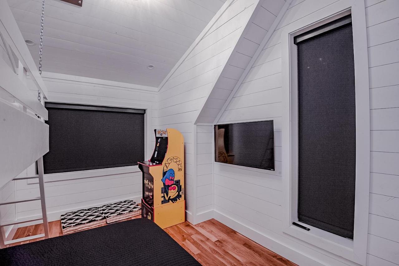 "The Barndo" 4Br Luxury Cabin, Hot Tub, Fire Pit, Bunks, Arcades, Playhouse! Брокен-Боу Экстерьер фото